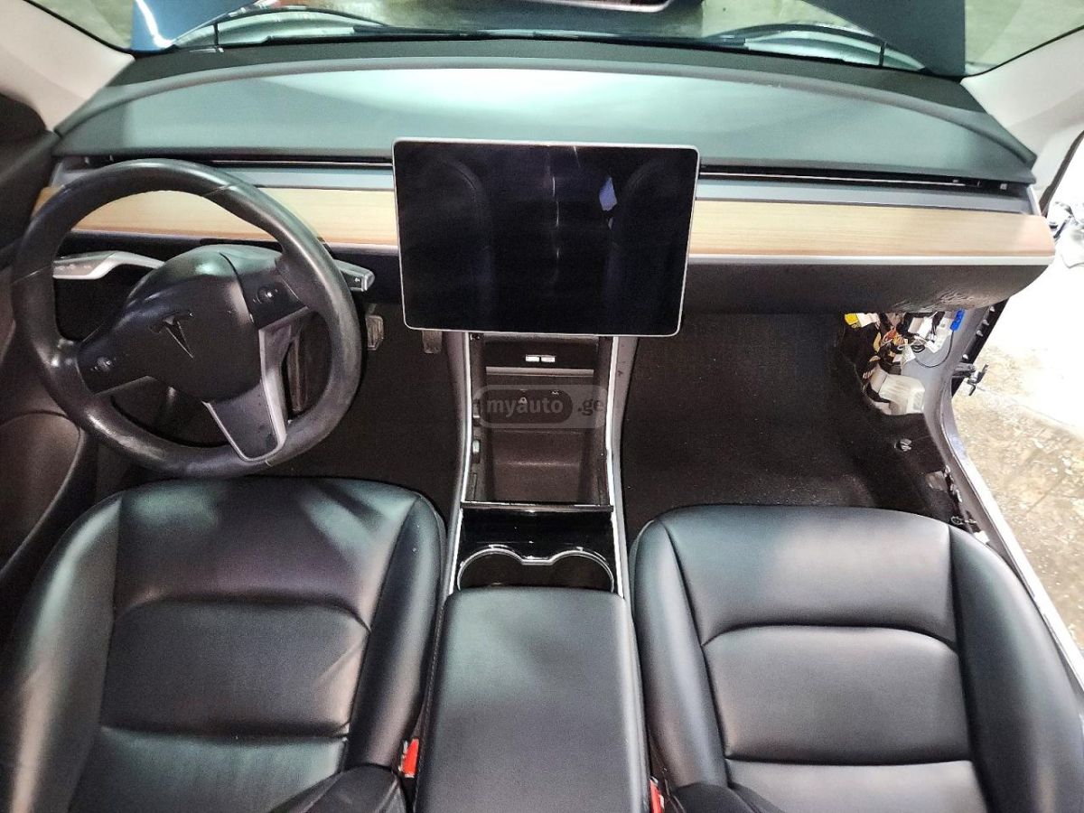 Tesla Model 3 - фото 8