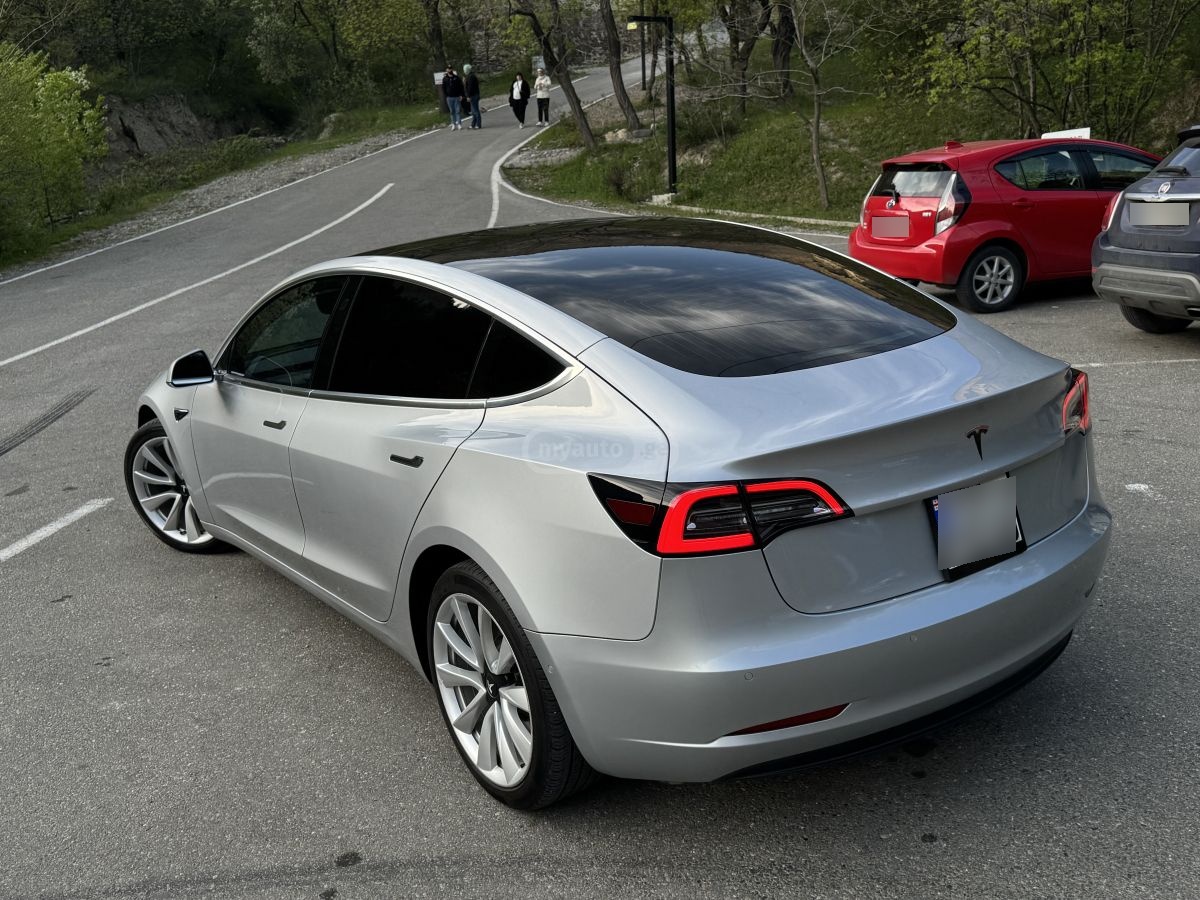 Tesla Model 3 - фото 3