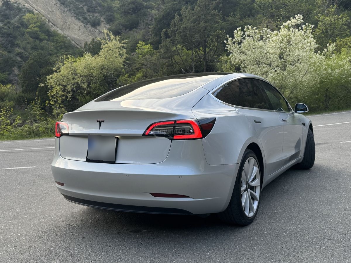 Tesla Model 3 - фото 4