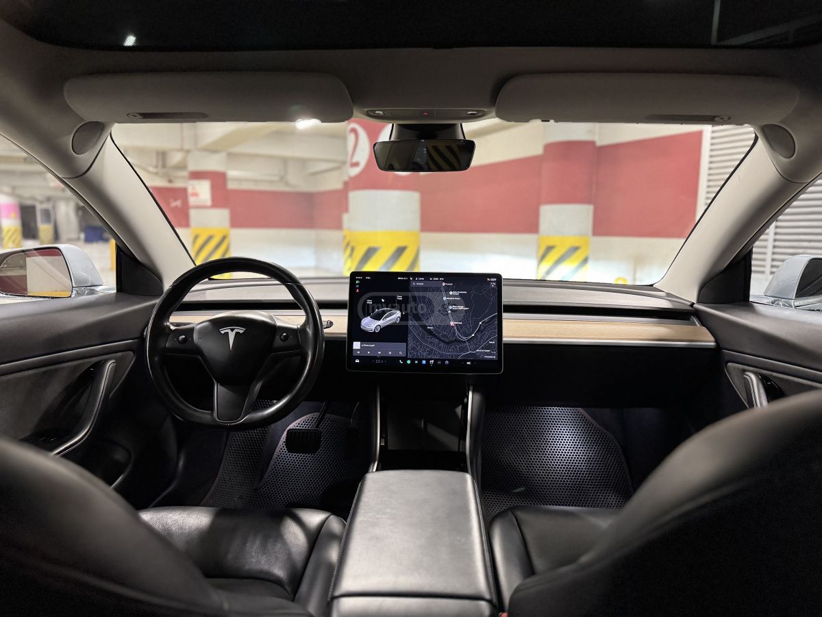 Tesla Model 3 - фото 8