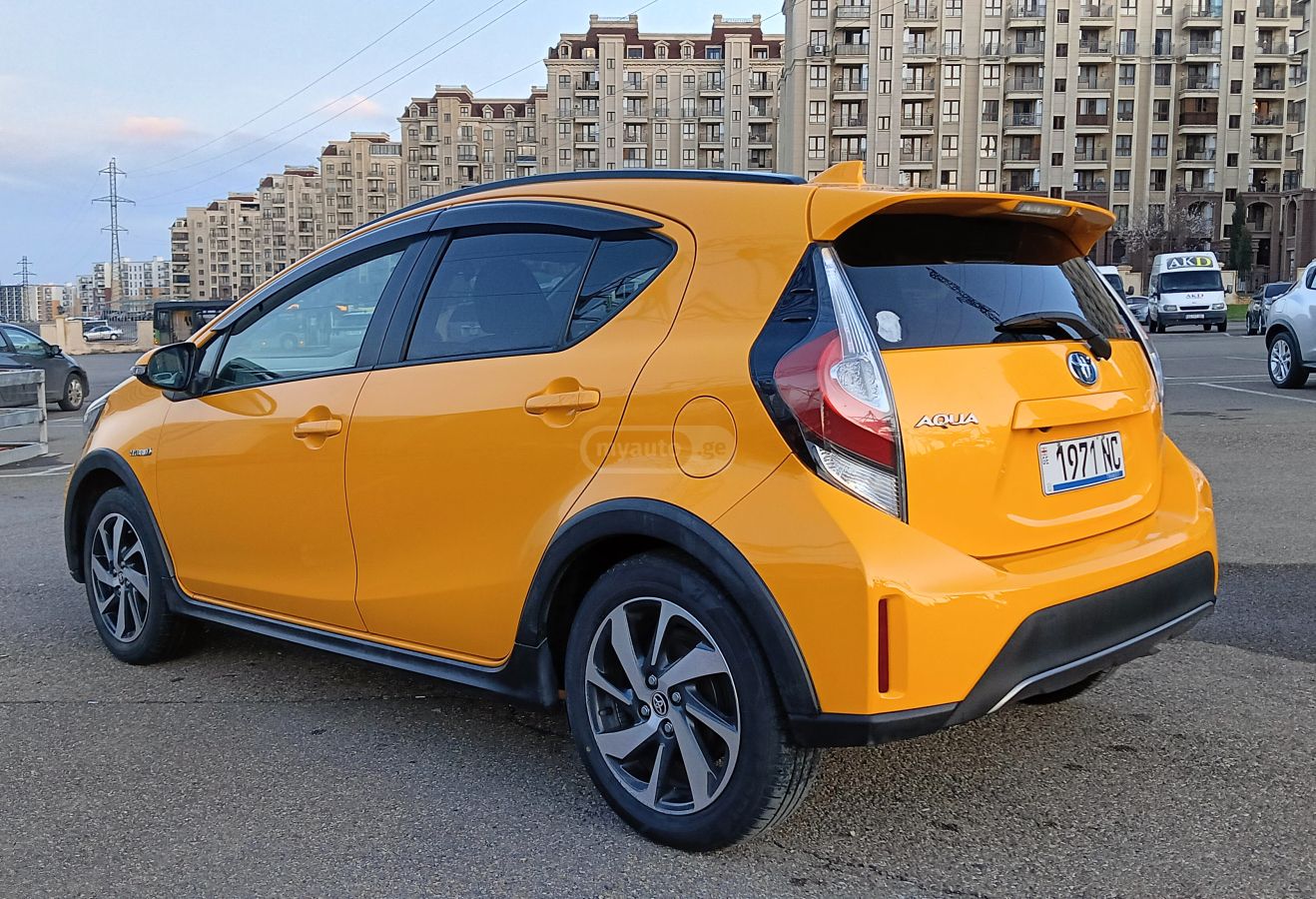 Toyota Aqua - фото 1