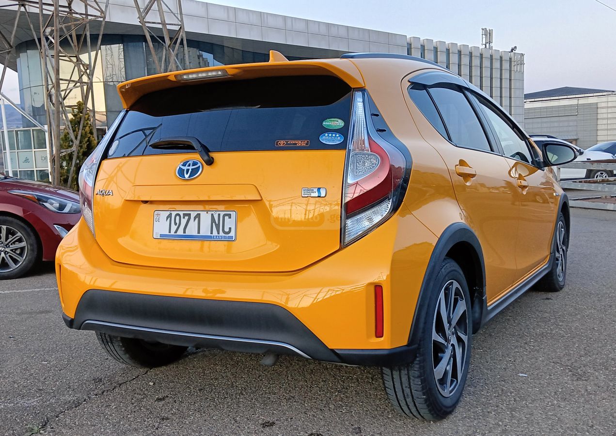 Toyota Aqua - фото 2