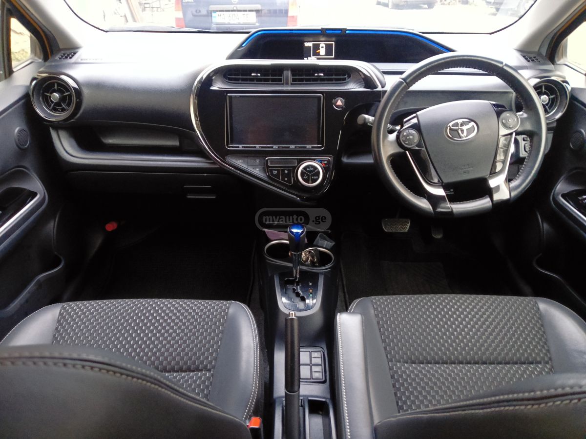 Toyota Aqua - фото 7