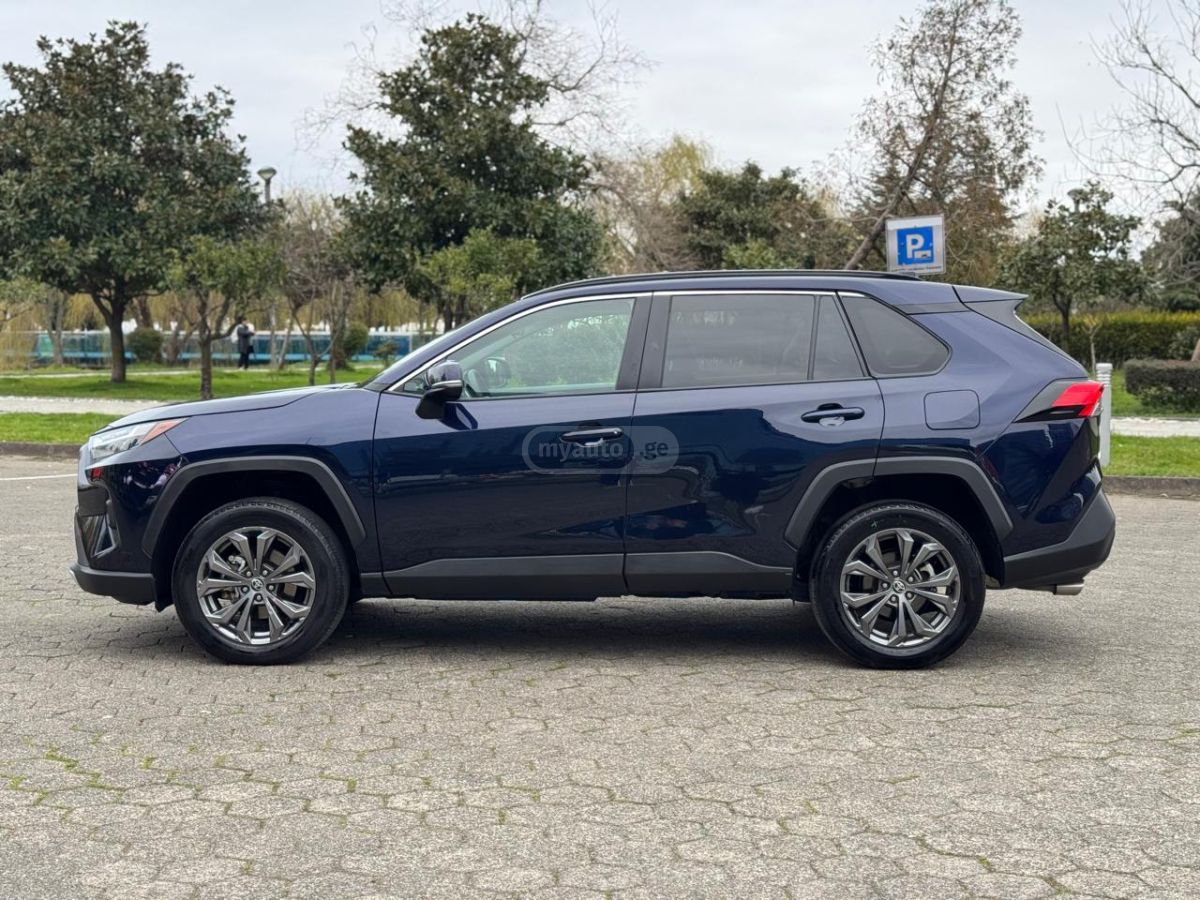 Toyota XLE Premium 4dr All Wheel Driv — миниатюра 4