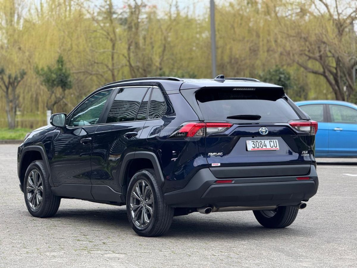 Toyota XLE Premium 4dr All Wheel Driv — миниатюра 5