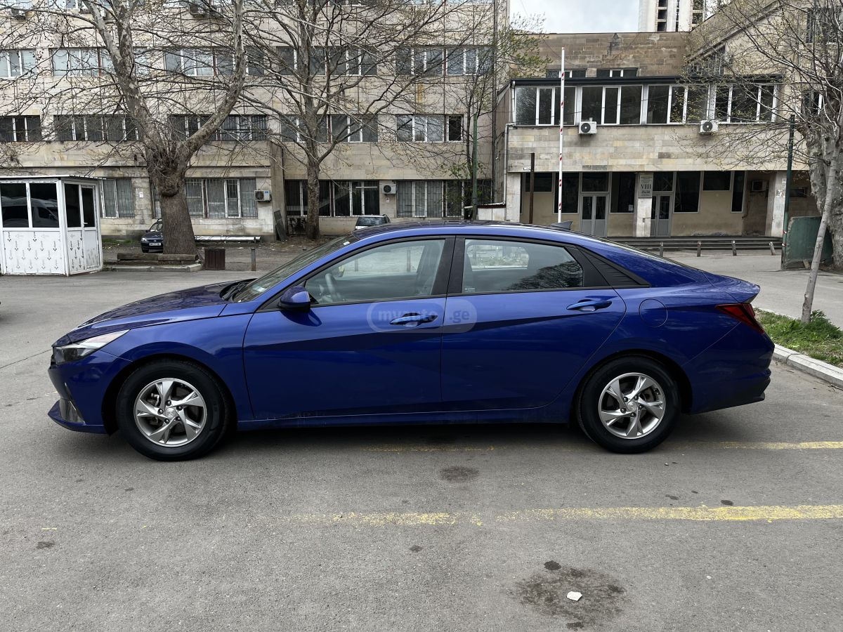 Hyundai Elantra - фото 2