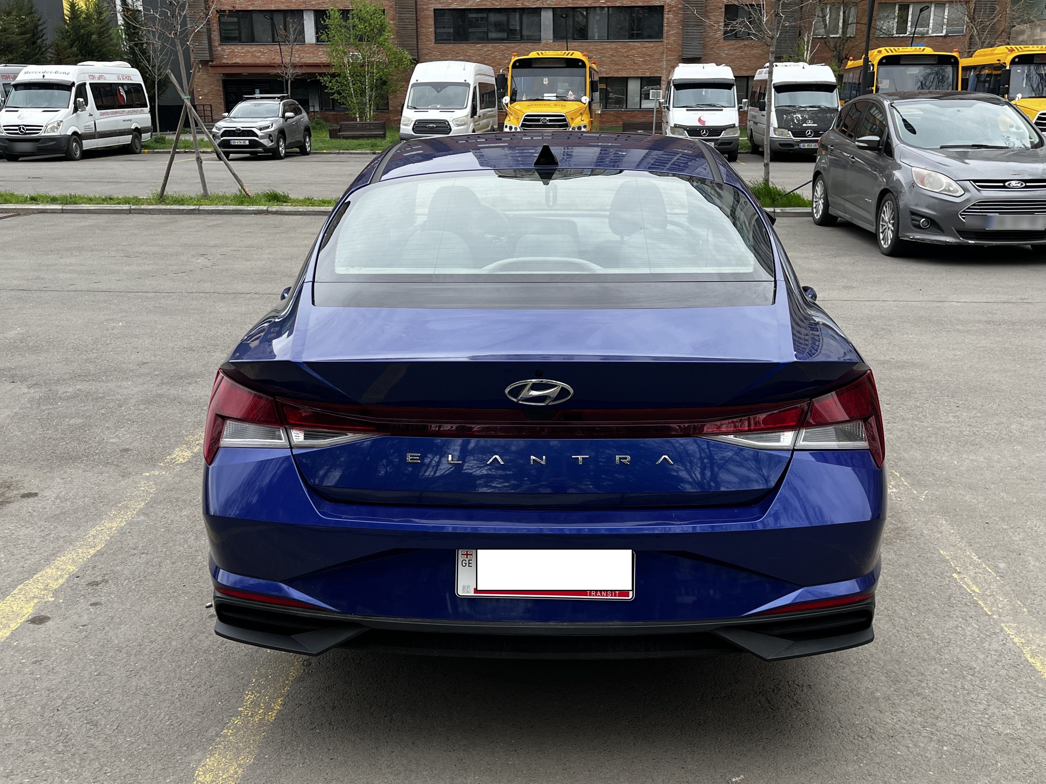 Hyundai Elantra - фото 3