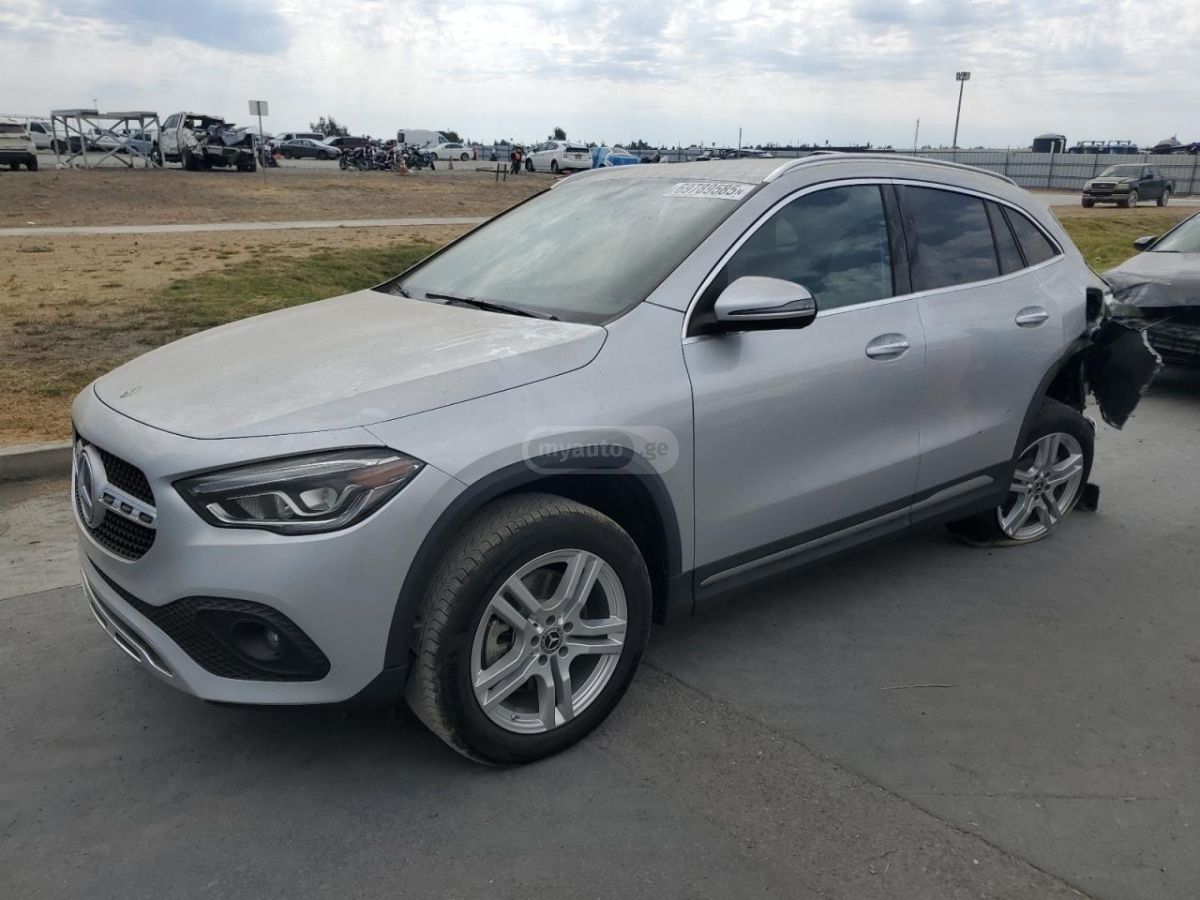 Mercedes-Benz GLA 250 - фото 1