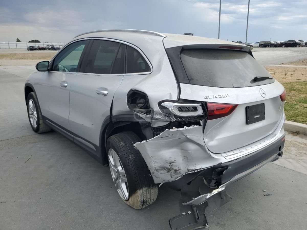 Mercedes-Benz GLA 250 - фото 2