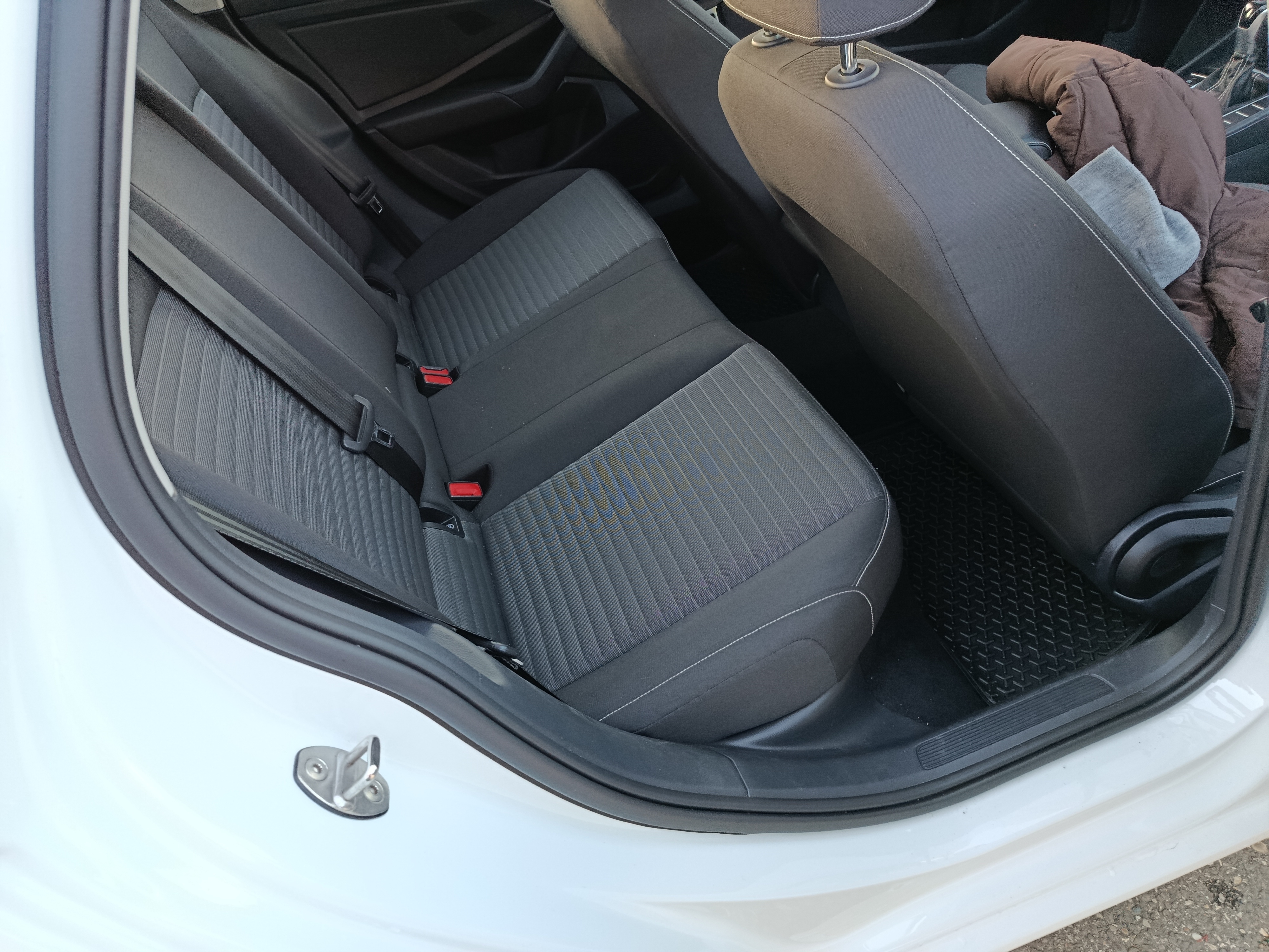 Volkswagen Jetta - фото 5