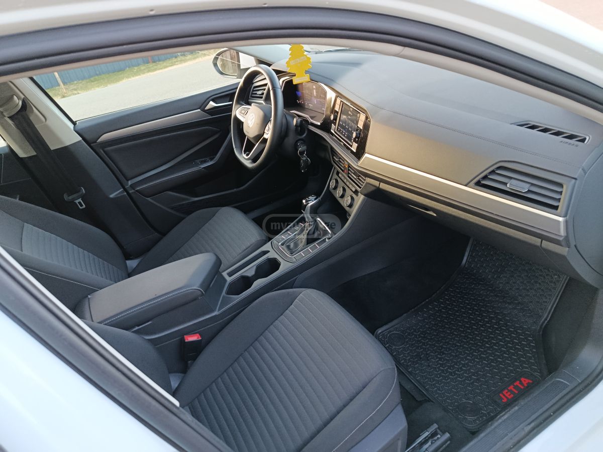 Volkswagen Jetta - фото 6