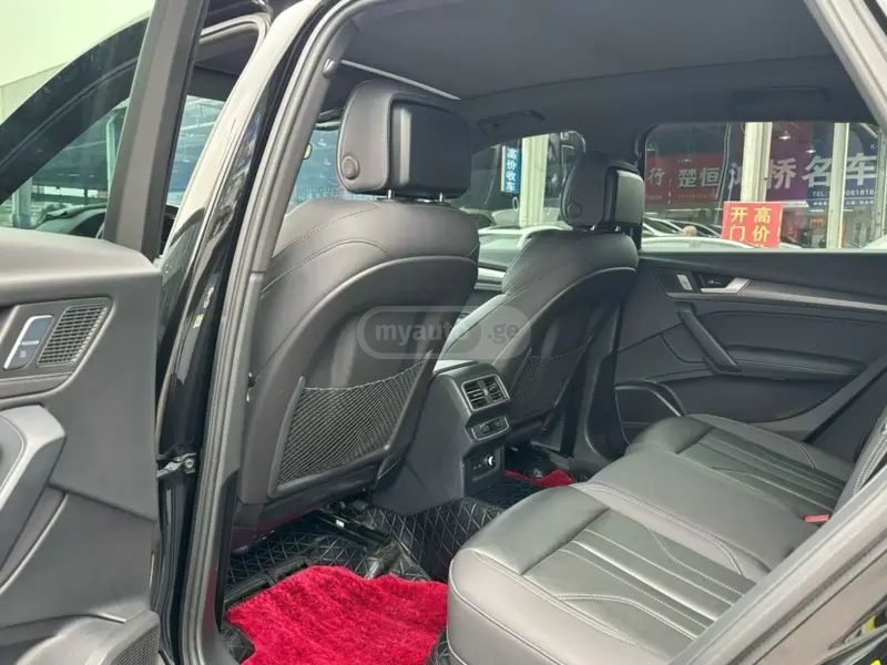 Audi Q5 - фото 8