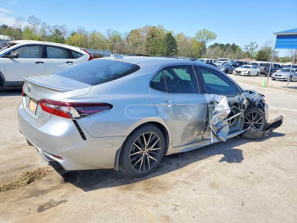 Toyota Camry - фото 3