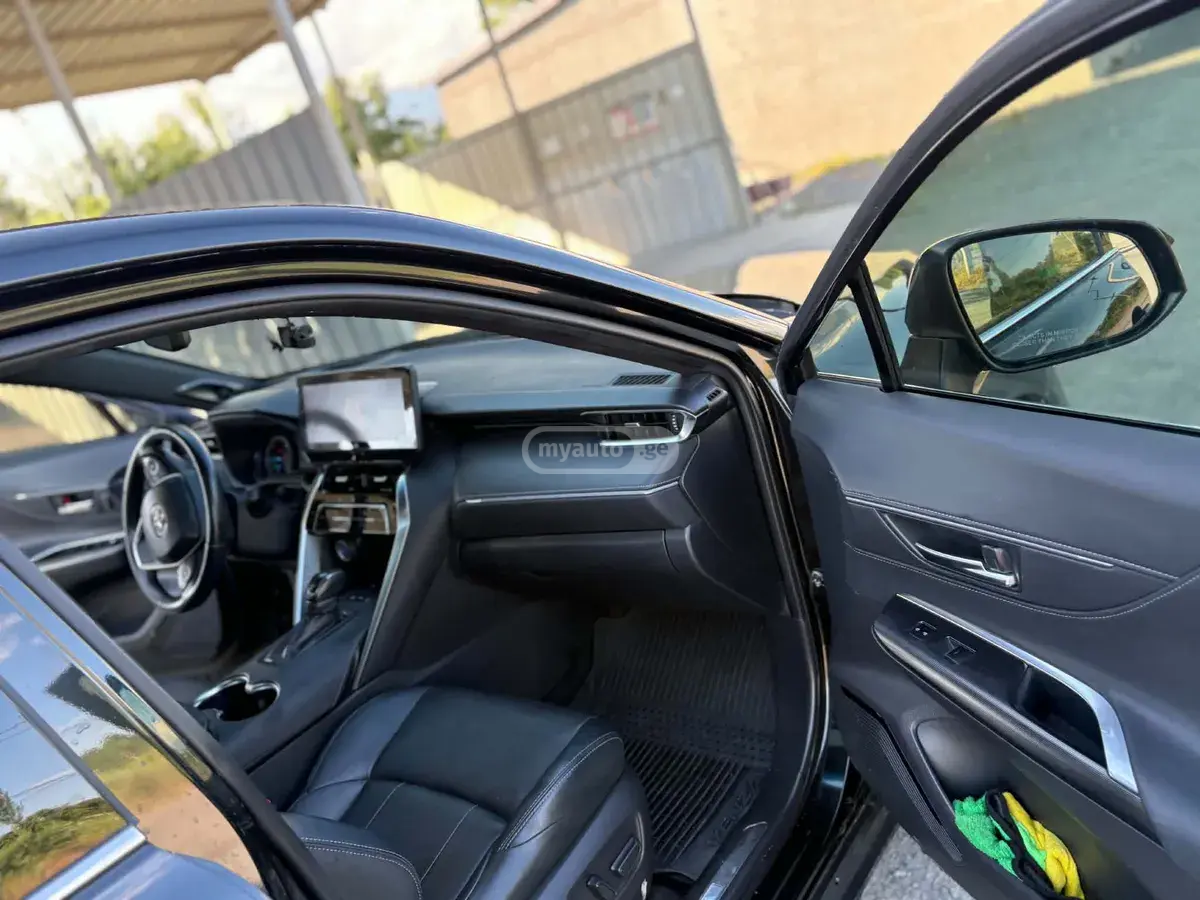 نمای دیگر Toyota Limitedi 2020