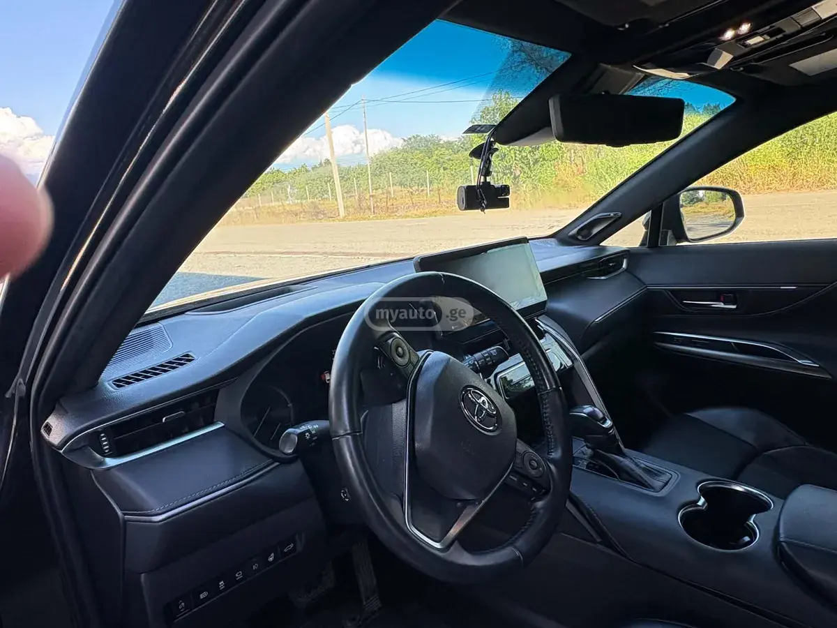 نمای دیگر Toyota Limitedi 2020