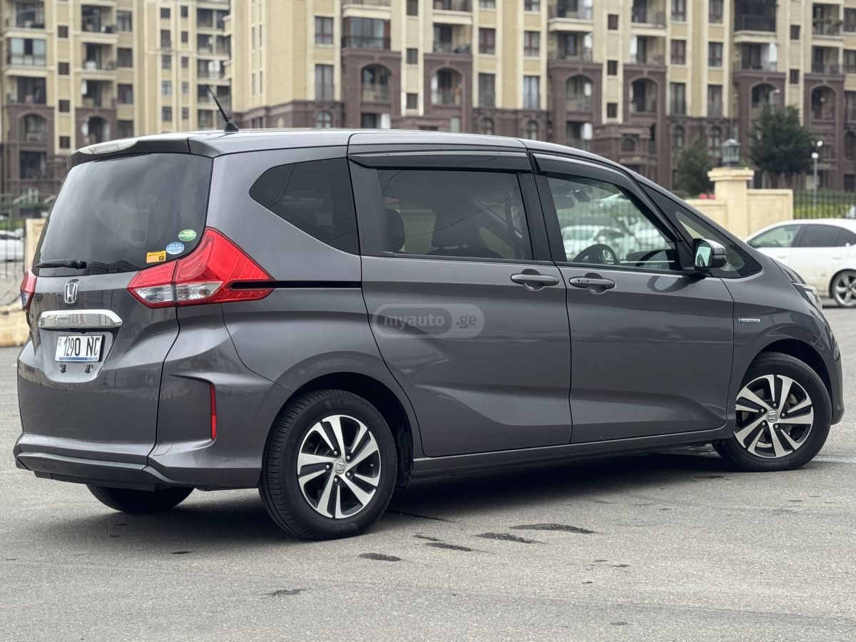 Honda Freed - фото 3