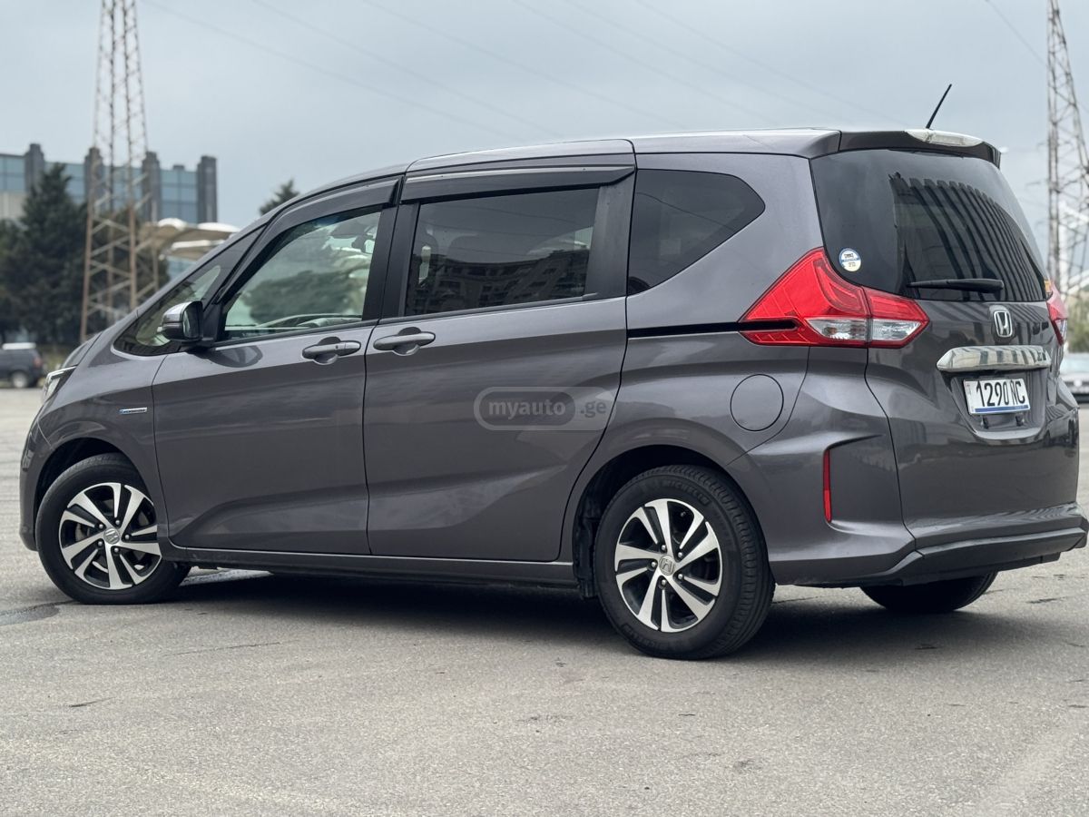 Honda Freed - фото 4