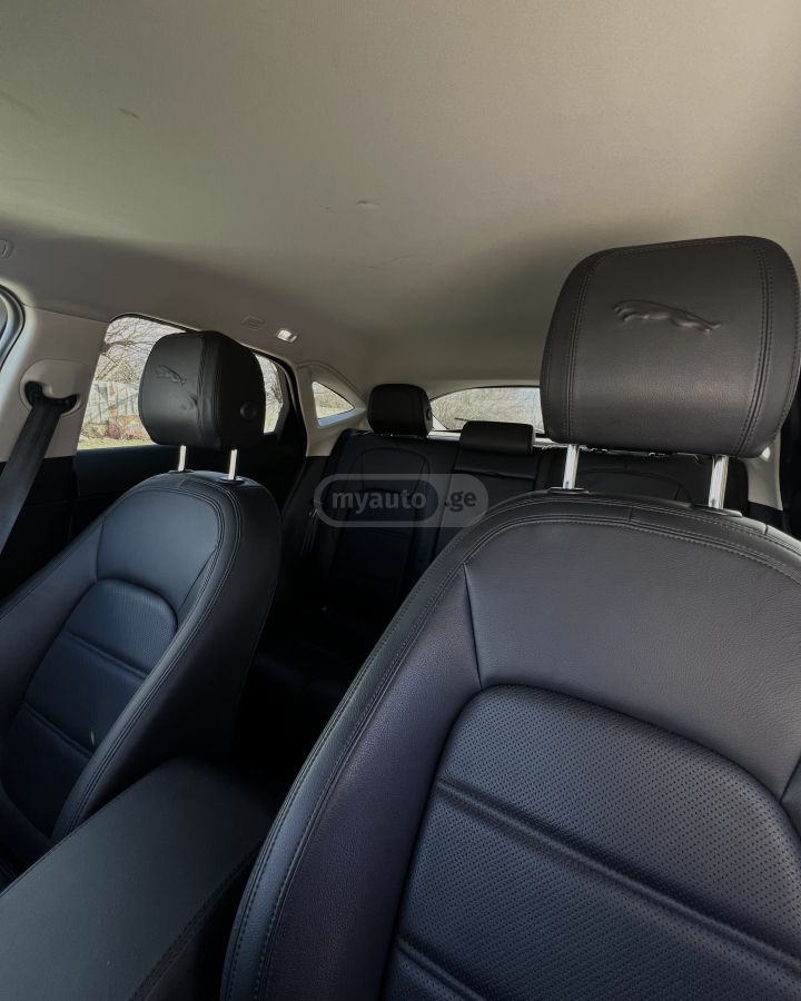 Jaguar P250 AWD Facelift Model — миниатюра 10