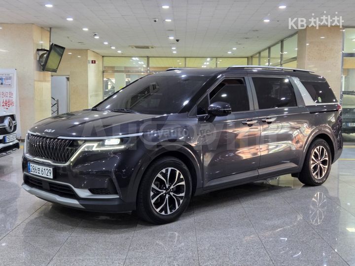 Kia Sedona - фото 1