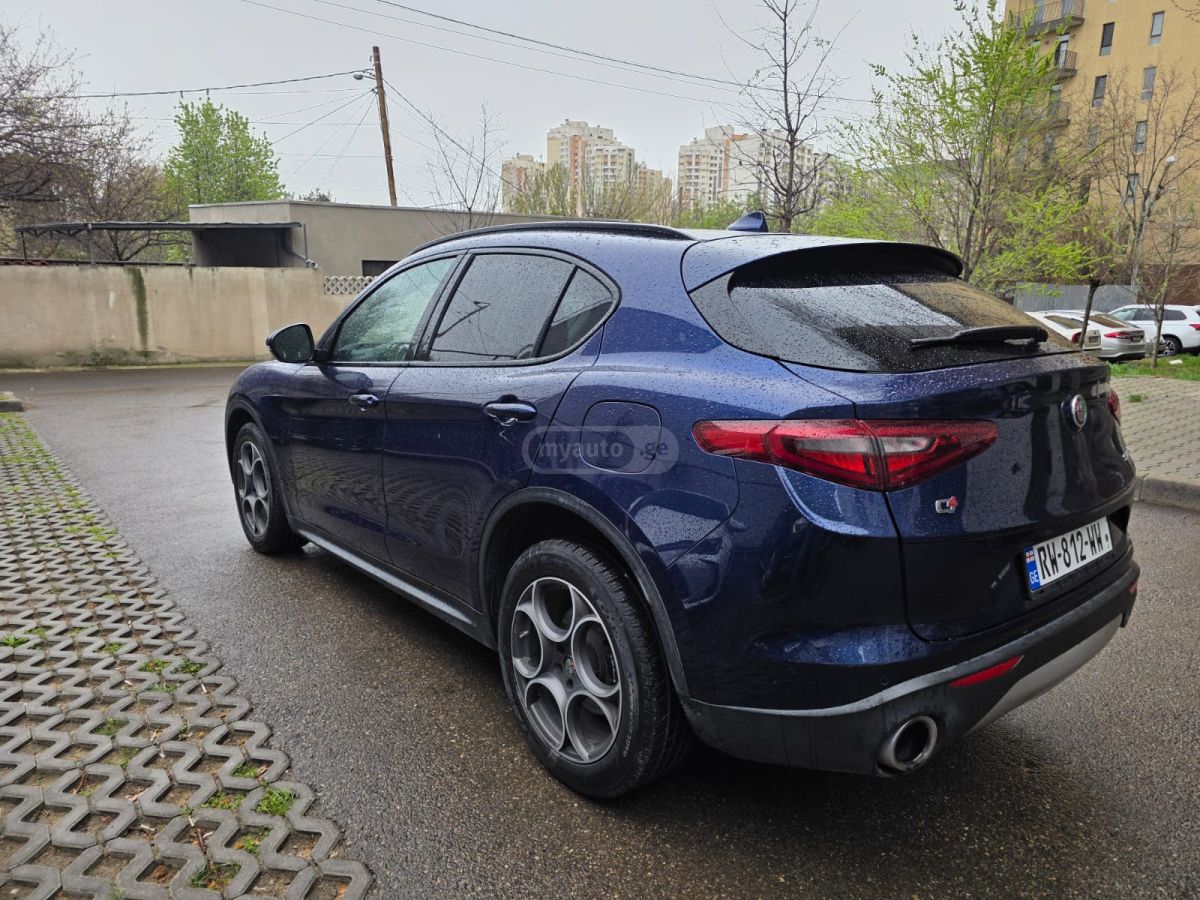 Alfa Romeo Stelvio - фото 1