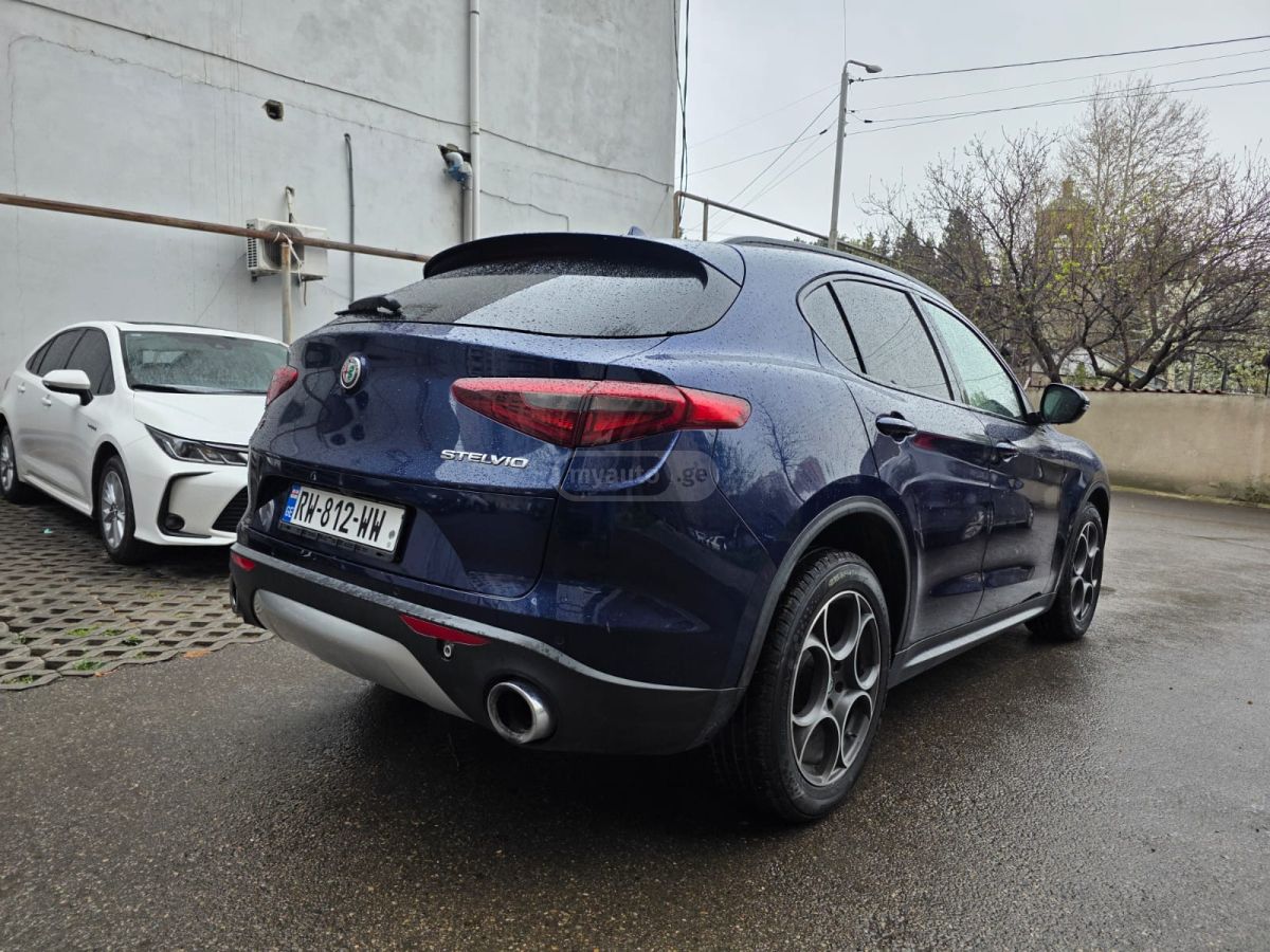 Alfa Romeo Stelvio - фото 7