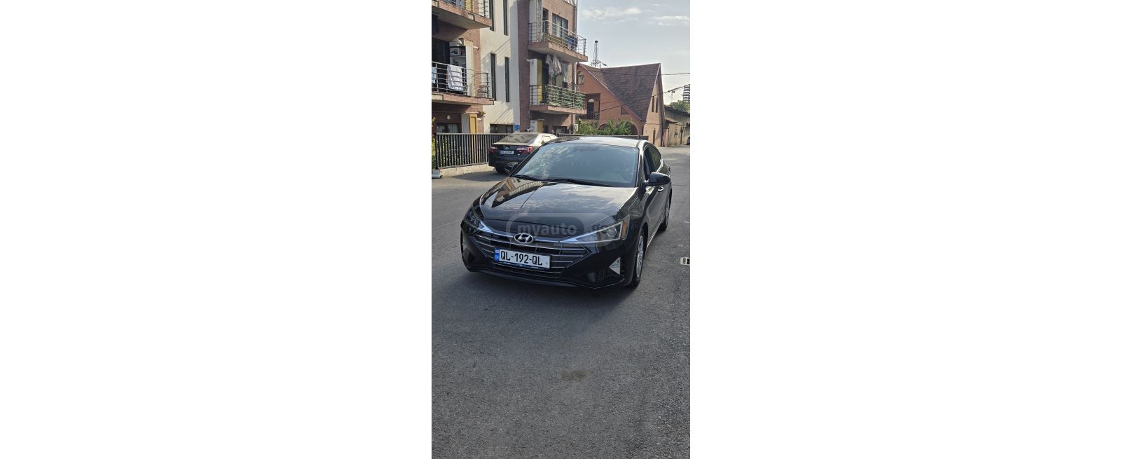 Hyundai Elantra - фото 1
