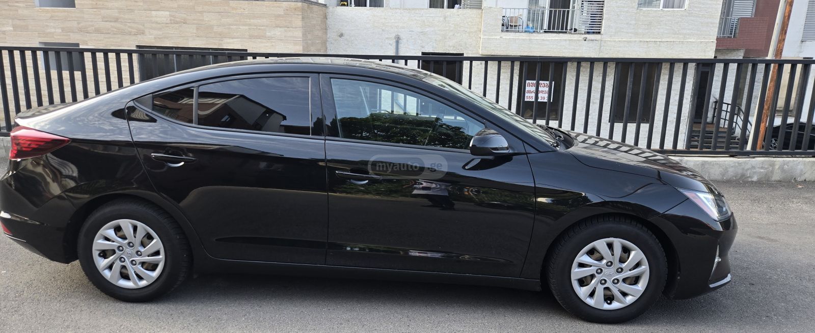 Hyundai Elantra - фото 2