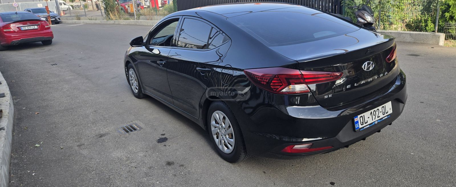 Hyundai Elantra - фото 3