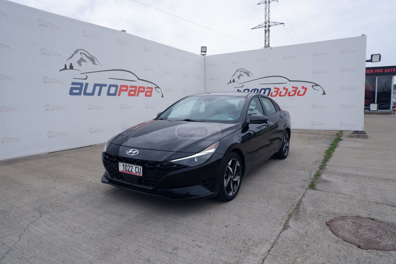 Hyundai Elantra - фото 1