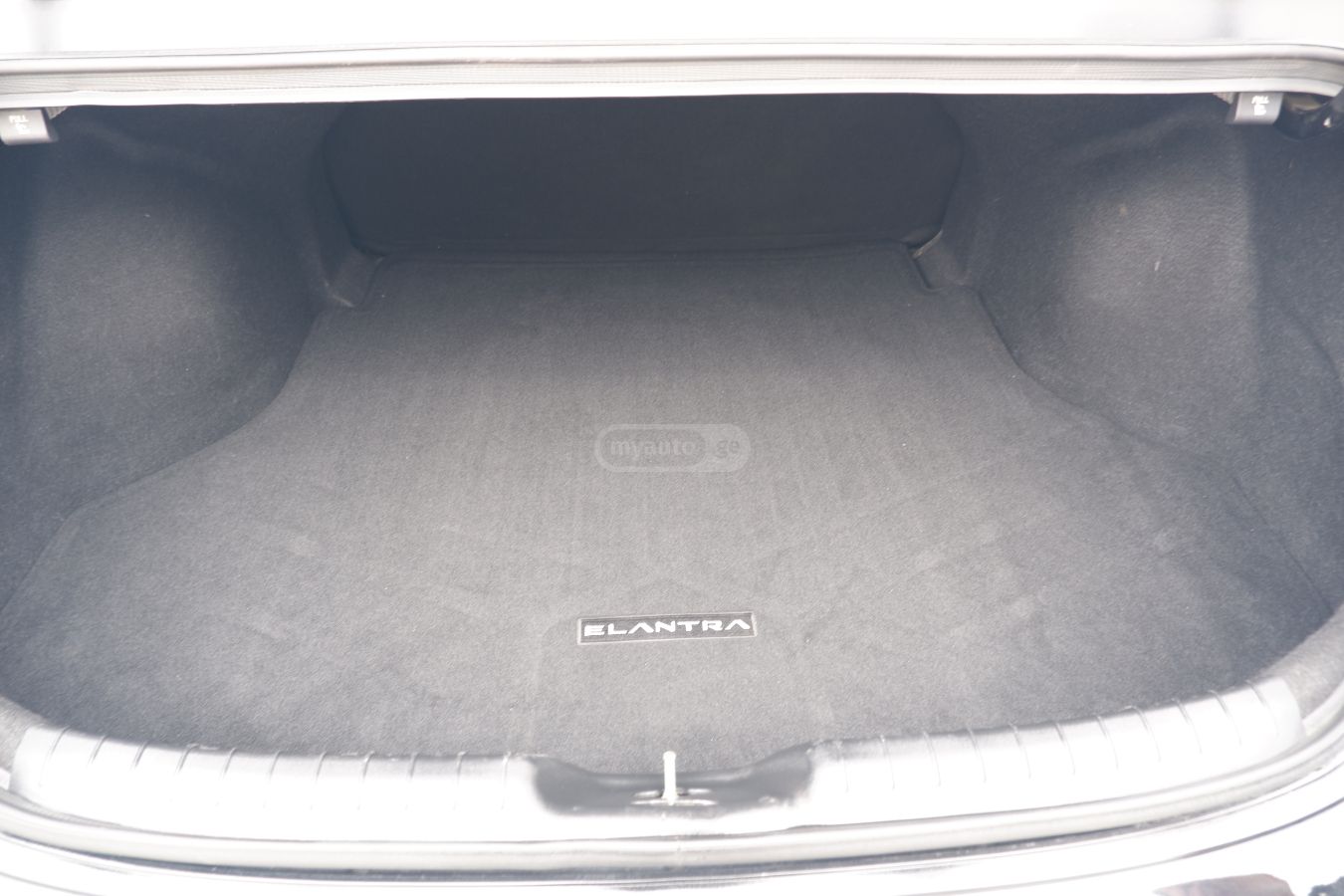 Hyundai Elantra - фото 12