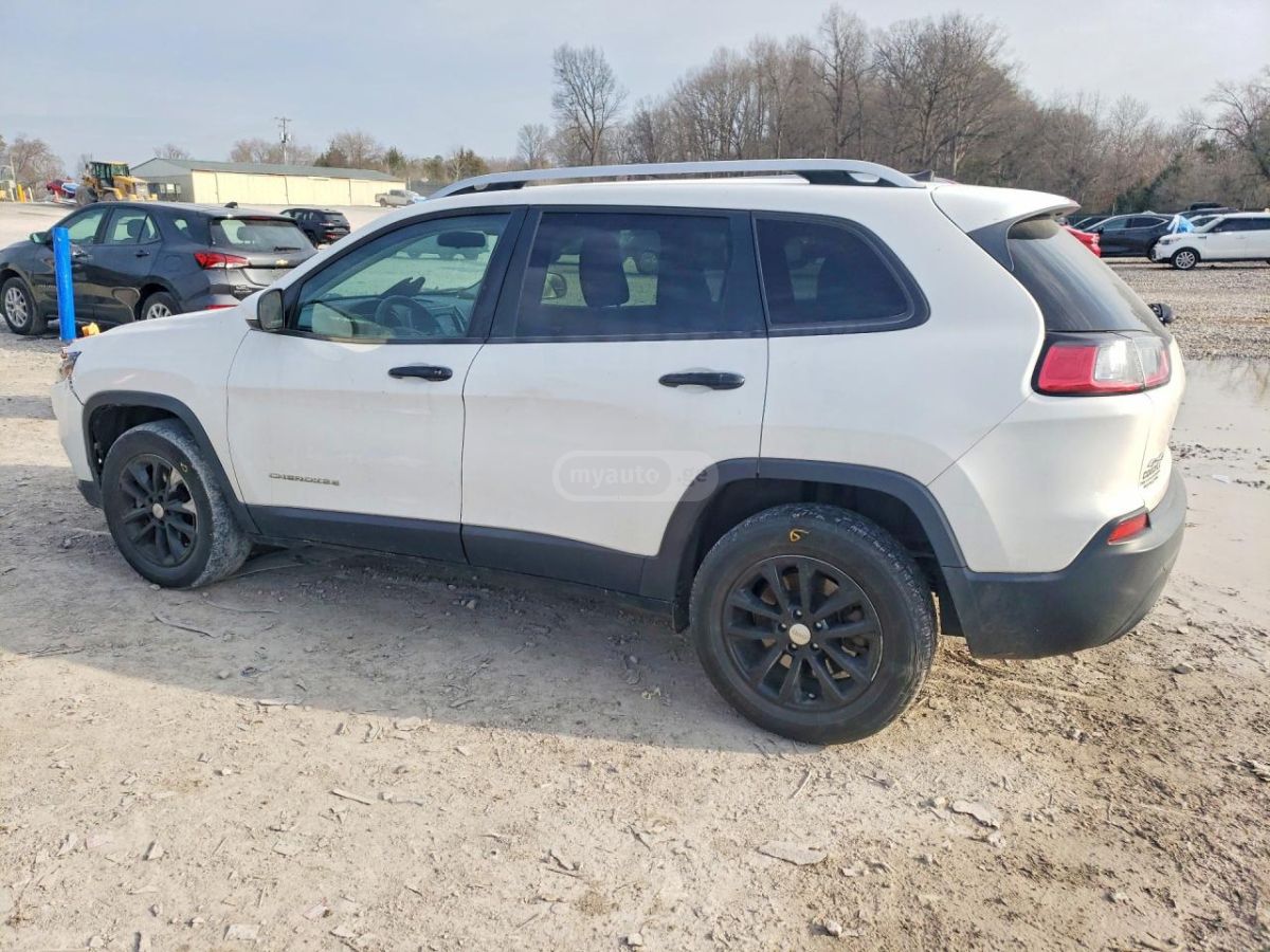 Jeep Cherokee - фото 2