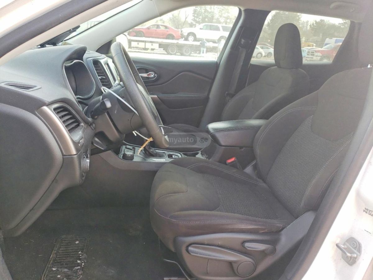 Jeep Cherokee - фото 7