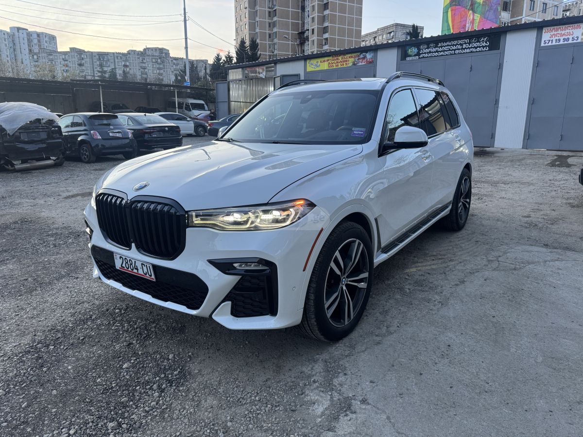 BMW X7 - фото 1