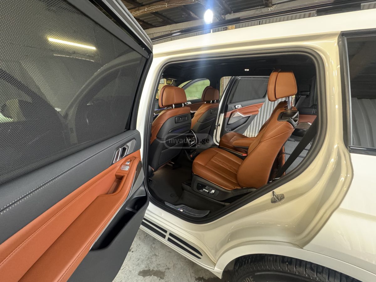 BMW X7 - фото 15