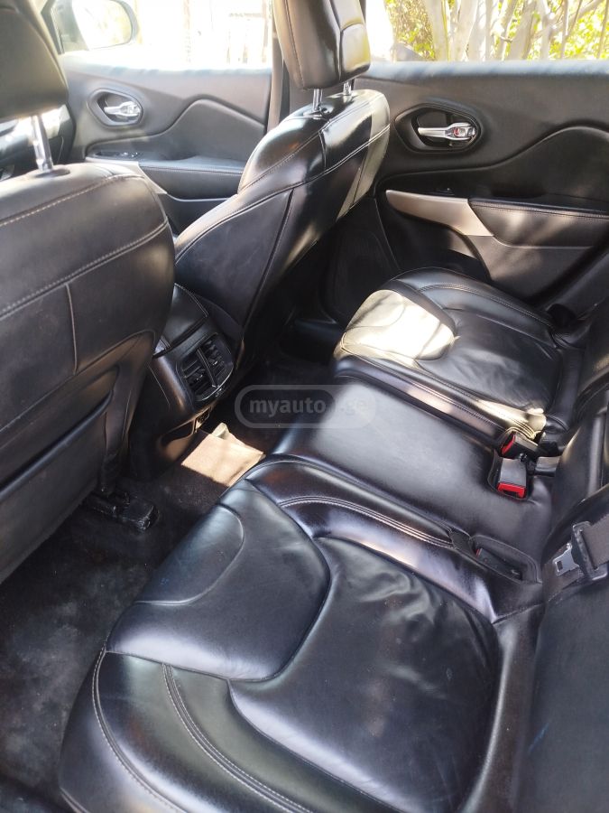 Jeep Cherokee - фото 4