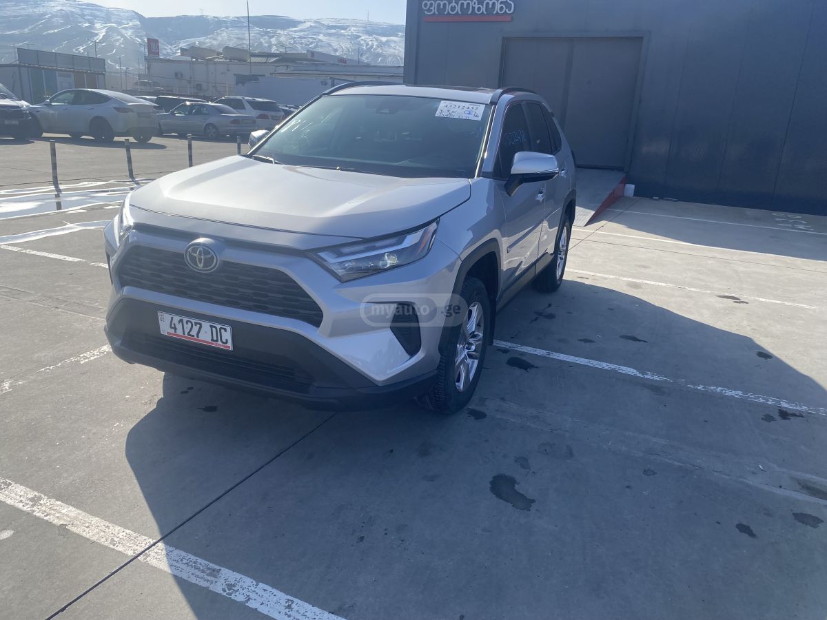 Toyota XLE 4dr Front-Wheel Drive Auto — миниатюра 7