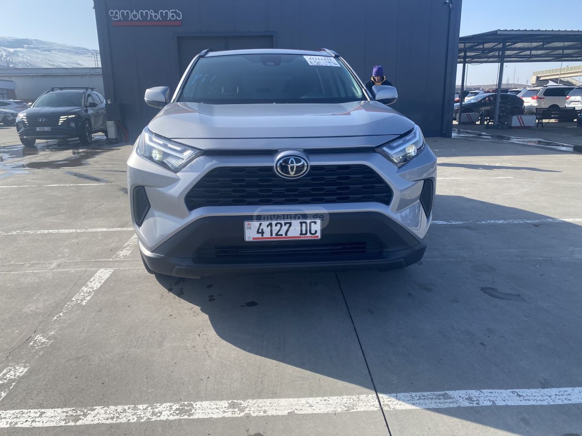 Toyota XLE 4dr Front-Wheel Drive Auto — миниатюра 8