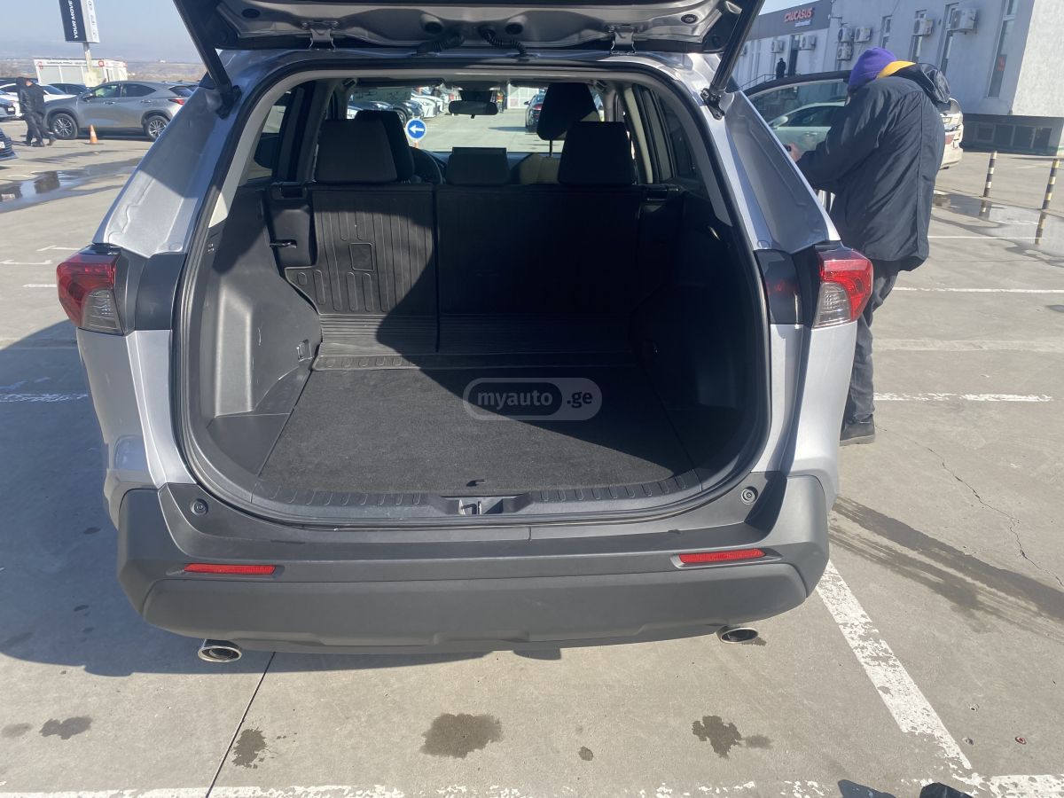 Toyota XLE 4dr Front-Wheel Drive Auto — миниатюра 9