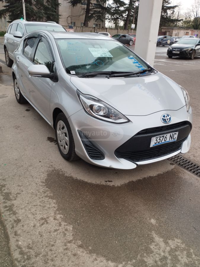 Toyota Aqua - фото 1