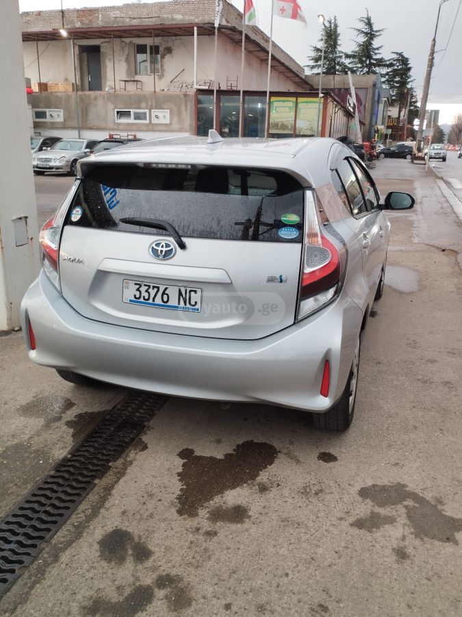 Toyota Aqua - фото 5