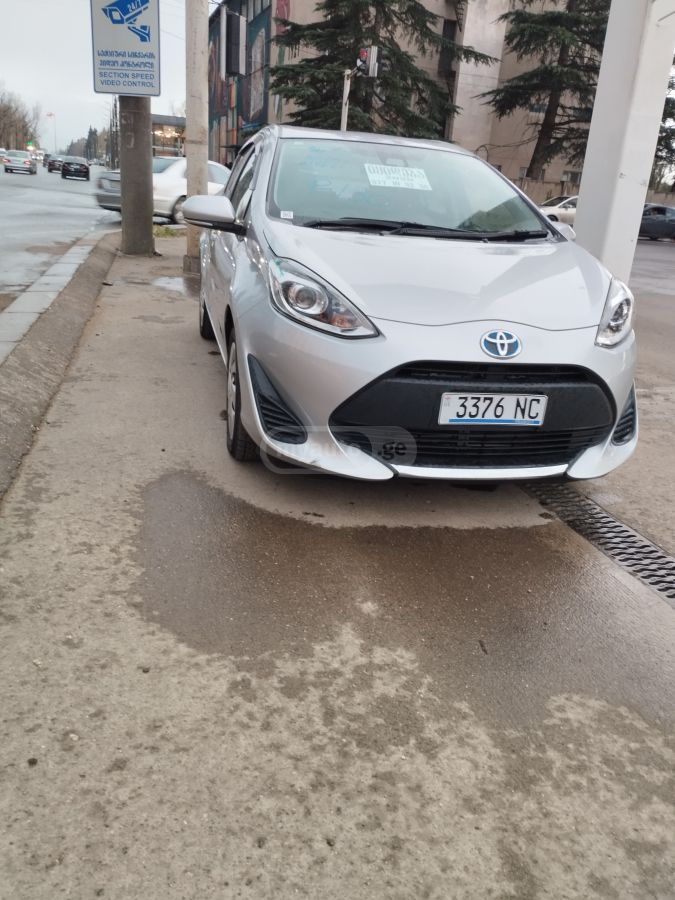 Toyota Aqua - фото 6