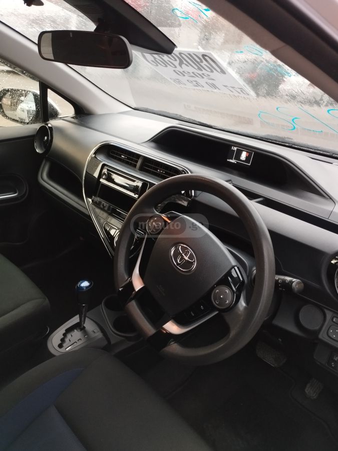 Toyota Aqua - фото 7