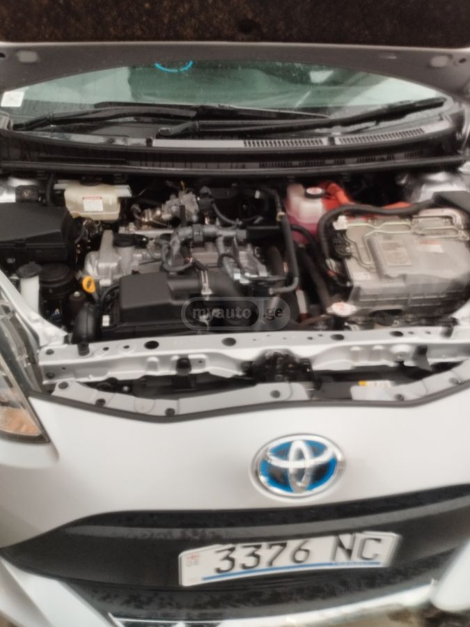 Toyota Aqua - фото 9