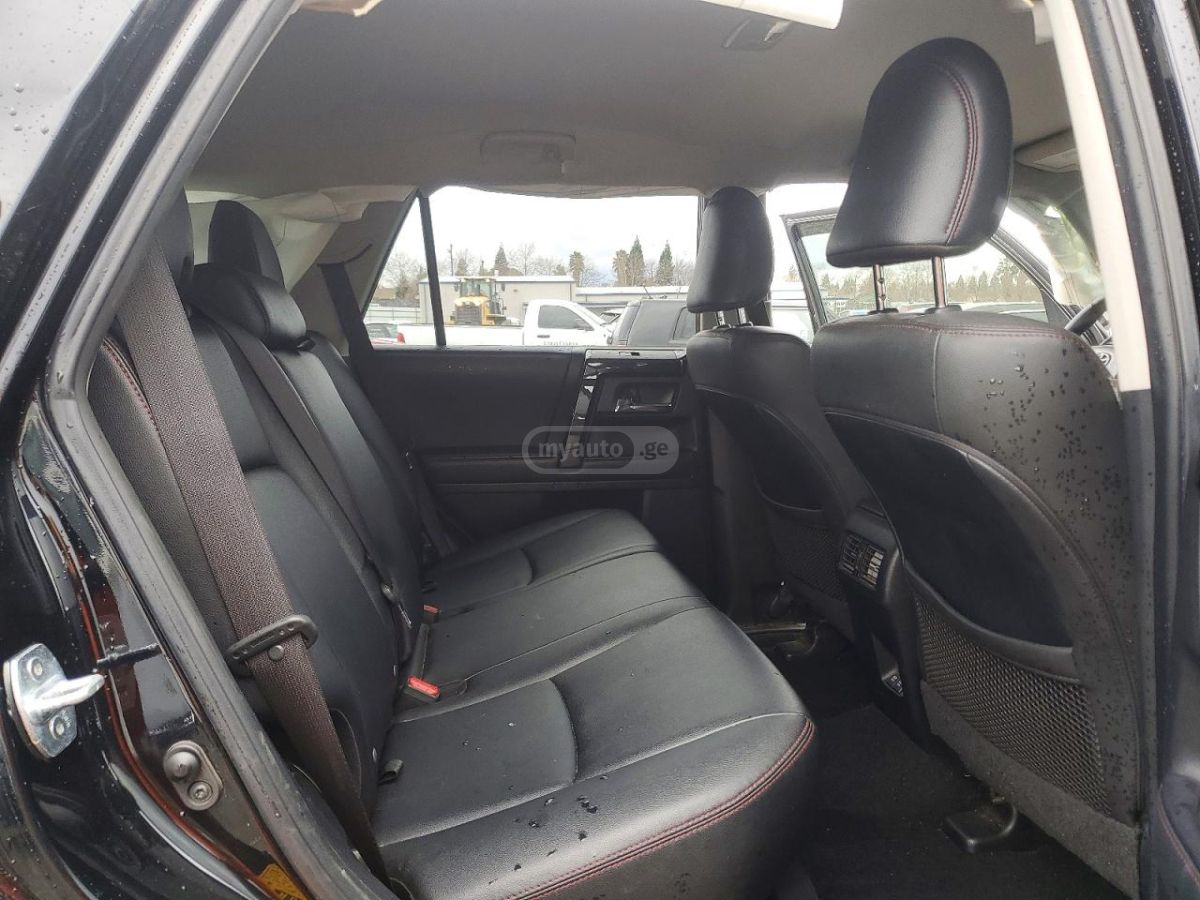 Toyota 4 Runner - фото 11