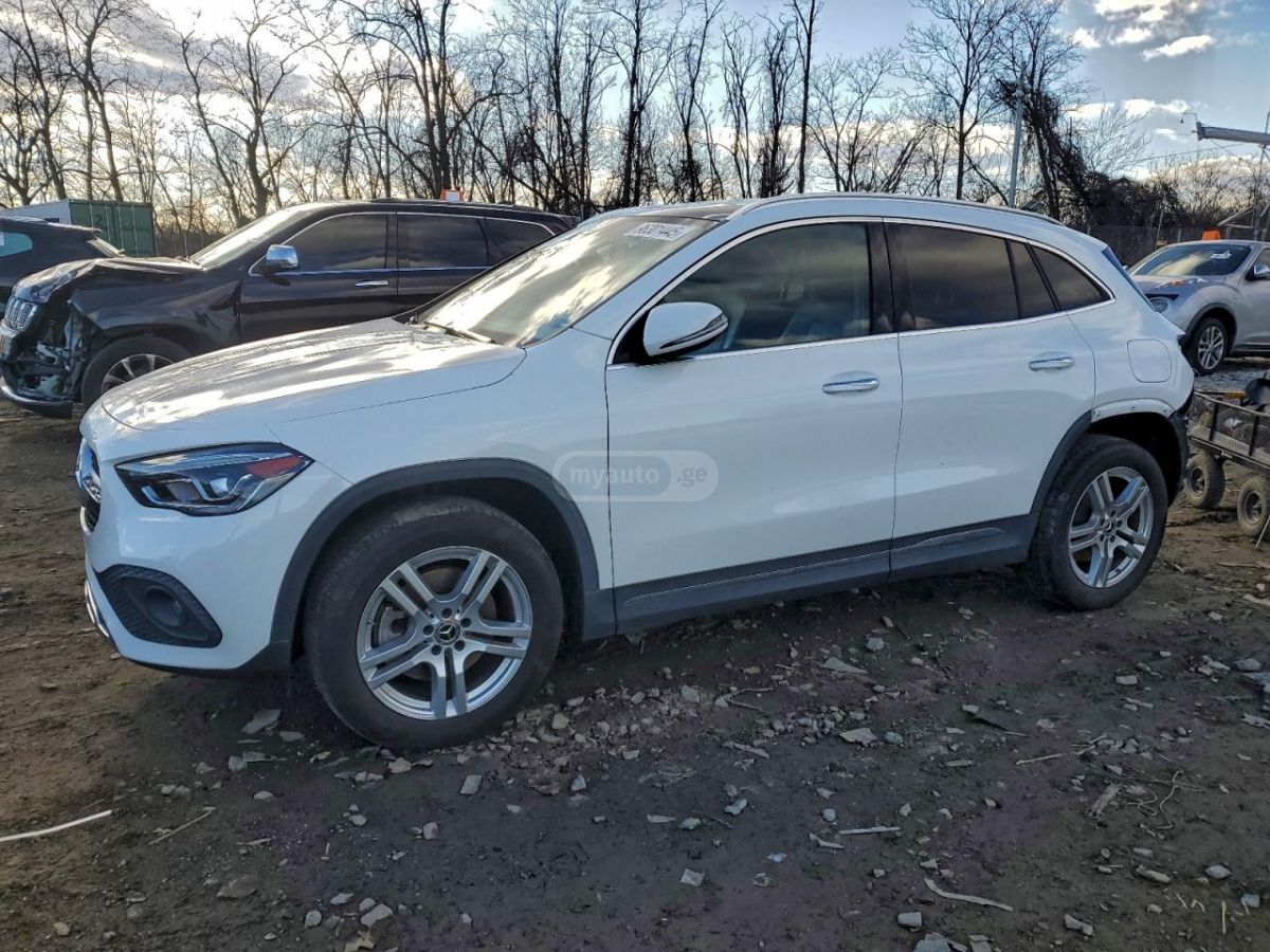 Mercedes-Benz GLA 250 - фото 1