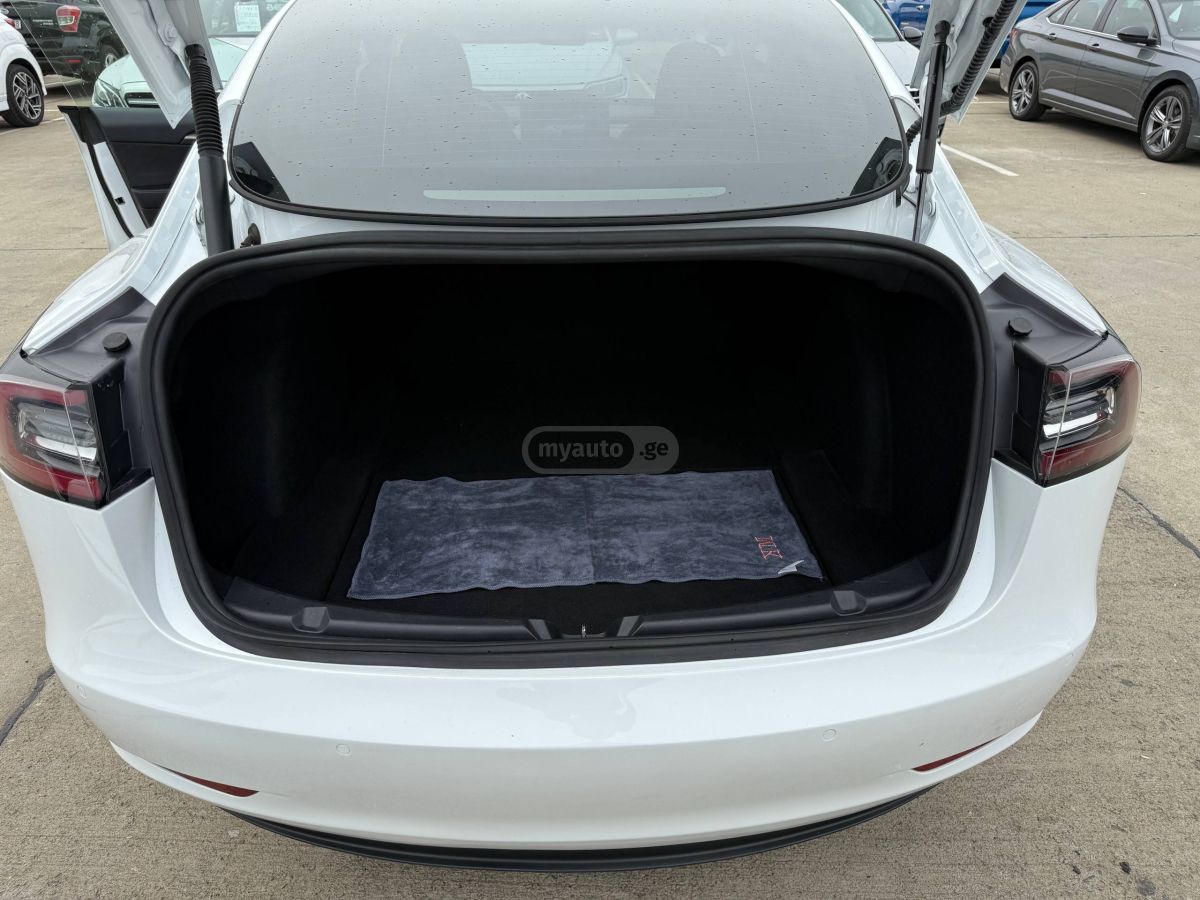 Tesla Model 3 - фото 3