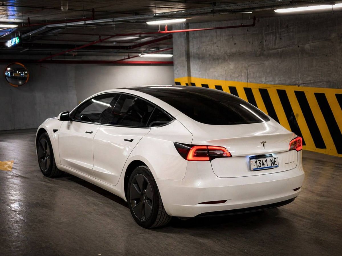 Tesla Model 3 - фото 8