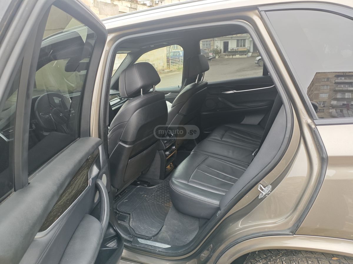 BMW X5 - фото 6