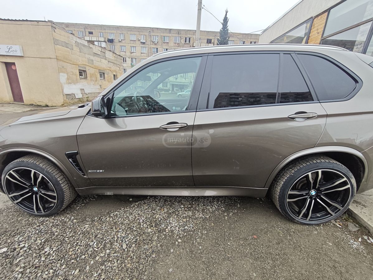 BMW X5 - фото 8