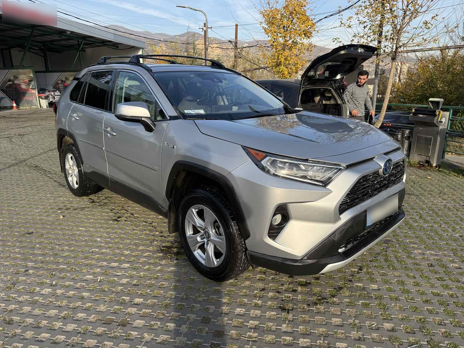 Toyota RAV 4 - фото 1